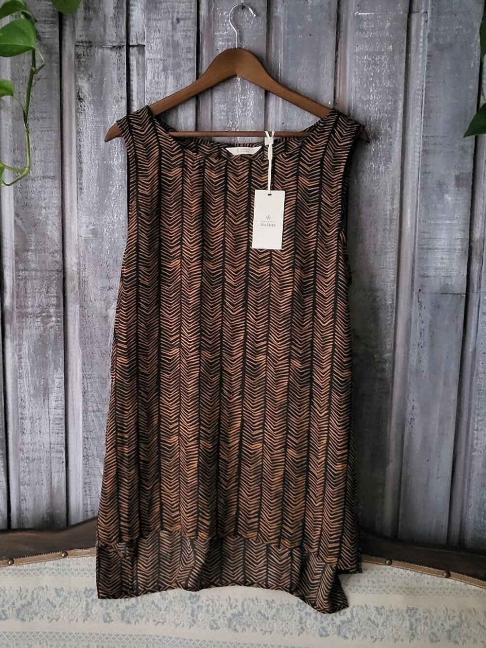 Geometric Chevron Sleeveless Blouse XXL